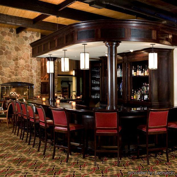 Summit Village Bellaire Restaurant billede
